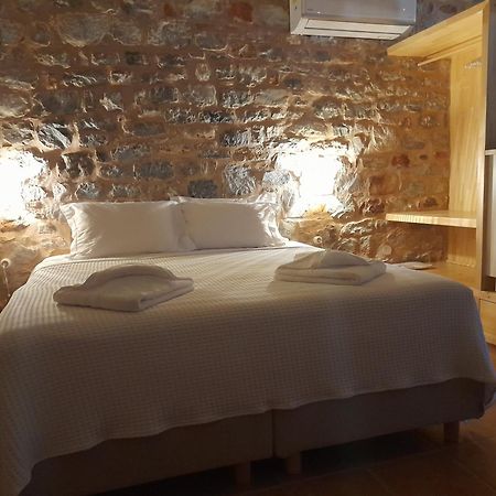 The Two Carob Trees, Traditional Stonehouse, Nikandri, Pirgos Diros Appartement Lefkias Buitenkant foto