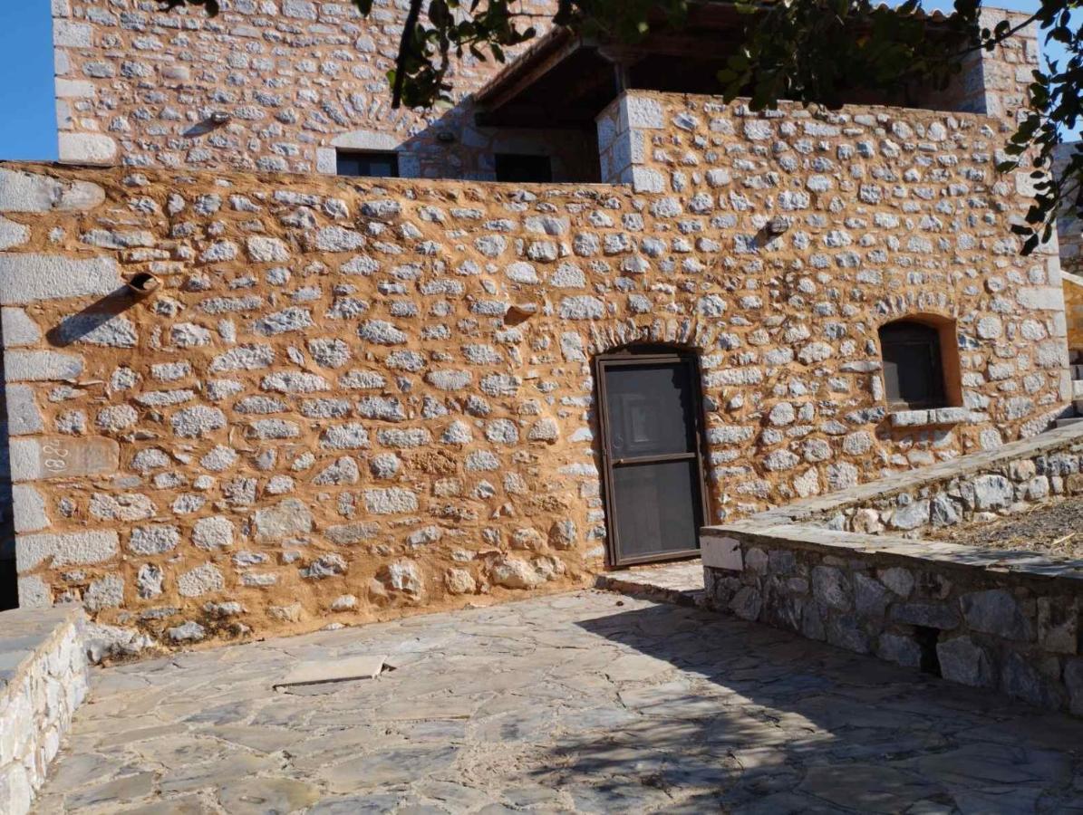The Two Carob Trees, Traditional Stonehouse, Nikandri, Pirgos Diros Appartement Lefkias Buitenkant foto