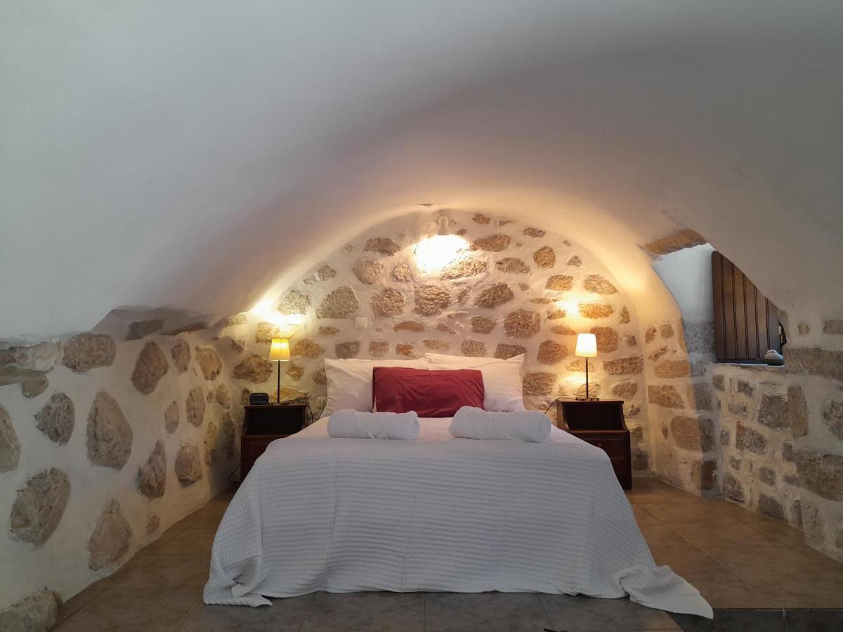 The Two Carob Trees, Traditional Stonehouse, Nikandri, Pirgos Diros Appartement Lefkias Buitenkant foto