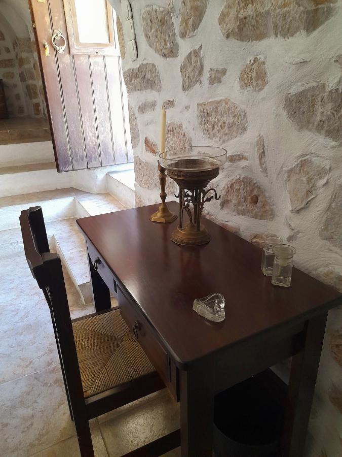 The Two Carob Trees, Traditional Stonehouse, Nikandri, Pirgos Diros Appartement Lefkias Buitenkant foto
