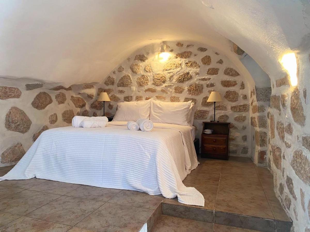 The Two Carob Trees, Traditional Stonehouse, Nikandri, Pirgos Diros Appartement Lefkias Buitenkant foto