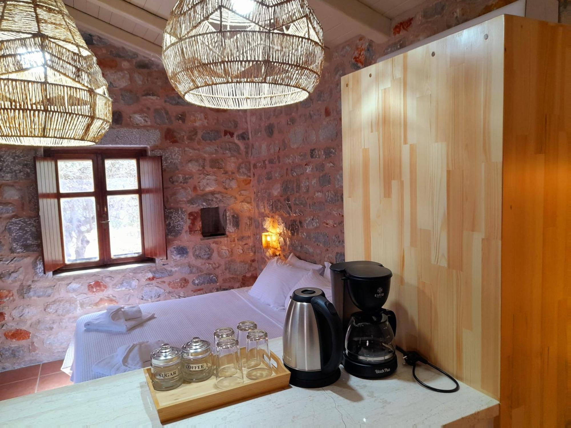 The Two Carob Trees, Traditional Stonehouse, Nikandri, Pirgos Diros Appartement Lefkias Buitenkant foto