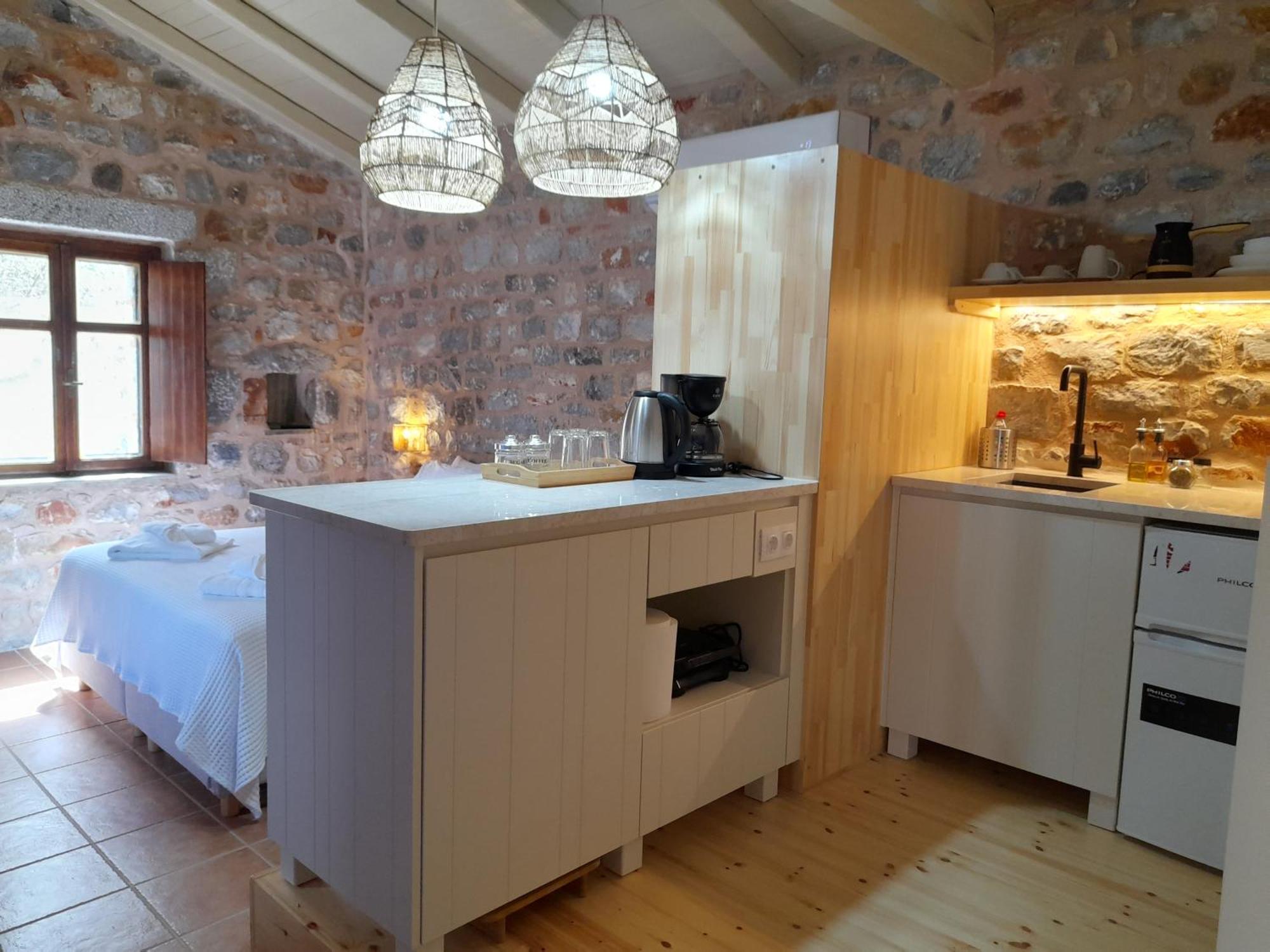 The Two Carob Trees, Traditional Stonehouse, Nikandri, Pirgos Diros Appartement Lefkias Buitenkant foto