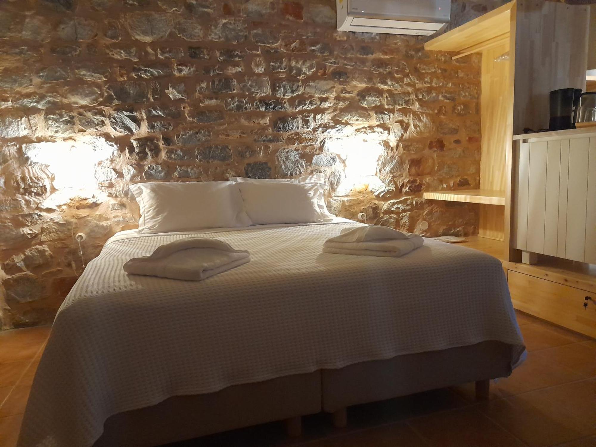 The Two Carob Trees, Traditional Stonehouse, Nikandri, Pirgos Diros Appartement Lefkias Buitenkant foto